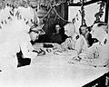 COLLECTIE TROPENMUSEUM Op 15 oktober 1946 ondertekenden zeven zelfbestuurders de Korte Verklaring ten overstaan van de resident van Zuid-Celebes Lion Cachet TMnr 10001582