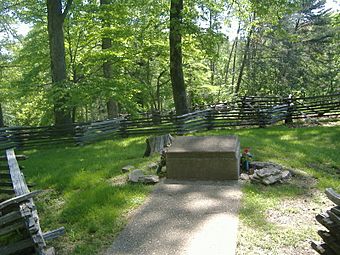 Confederate Mass Grave Monument in Somerset 1.jpg