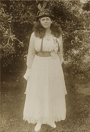 Elizabeth Thacher Kent in 1916 (aka - Mrs. William Kent) - 275002v (cropped)