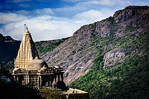 Girnar Jain temple - Dharamchand Hemchand temple (1)