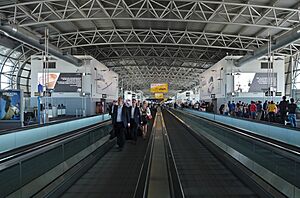 Moving walkway through the A-gates of Brussels Airport (DSCF7310)