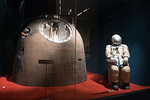 Shenzhou-5 return capsule and space suit at NMC 02