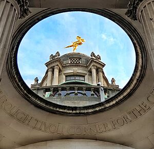 Statue over the Bank of England from Tivoli Corner