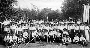 Tuinfeest van de Meisjes Gezellen Vereniging te Den Haag, Nederland 1911
