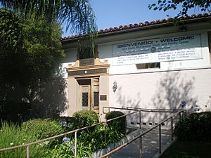 Venice Branch Library (Vera Davis McClendon Youth and Family Center)