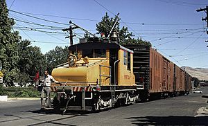 Yakima Valley Transportation Co. locomotive 298 heading a train outbound on W Pine Street in 1971