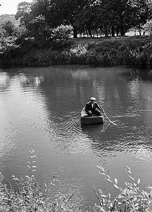A man and his coracle on the Teifi River, near Cardigan (16545519599)