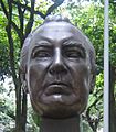 Busto de Guillermo Cano Isaza (cropped)