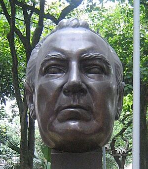 Busto de Guillermo Cano Isaza (cropped).JPG