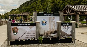 Cartel de bienvenida a Skagway, Alaska, Estados Unidos, 2017-08-18, DD 23