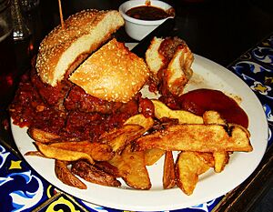 Chili burger (cropped)