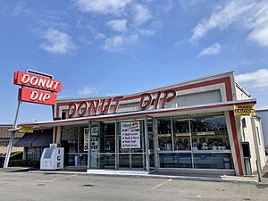 Donut Dip, West Springfield, MA (exterior) - April 2024