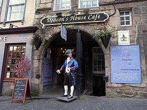 Edinburgh. Brodie's Close. Deacon's House Cafe