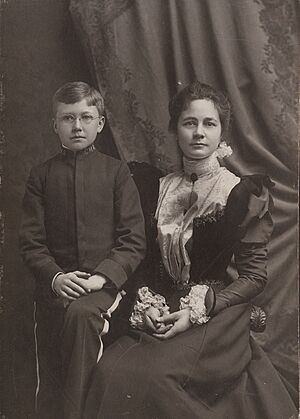 Ezra Pound and Isabel Pound (cropped)