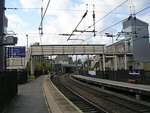 Footbridge over Platforms 1 and 2 - Shipley Station - geograph.org.uk - 1586731