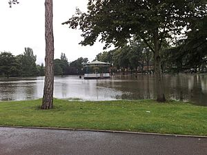 Leamington Spa flood -Dormer Place and park 21l2007