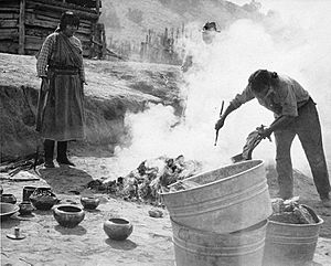María and Julián Martinez pit firing blackware pottery (c.1920)