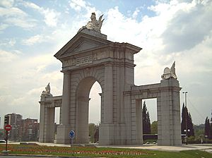 Puerta de San Vicente (Madrid) 01
