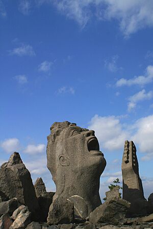 Sculpture of Nagabuchi - panoramio