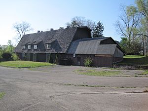 Shimer mtcarroll playhouse vacant