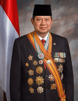 Susilo Bambang Yudhoyono with presidental and military decorations (2nd period)