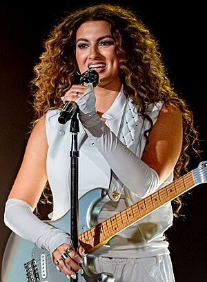 Tori Kelly @ The Roxy 09 26 2023 (53416546074) (cropped).jpg