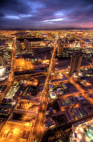 Vegas by night (360655015)