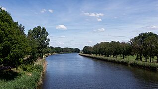 Almelo, het Twentekanaal (zijkanaal naar Almelo) vanaf de Wierdensebrug IMG 5748 2020-05-31 12.37
