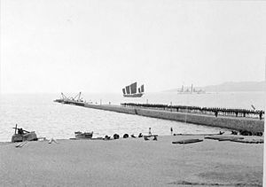 Bundesarchiv Bild 116-125-38, Tsingtau, Landungsmanöver von Seesoldaten