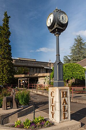City Hall, Roseburg - DPLA - bf279fd548541cfaec596243054a24be