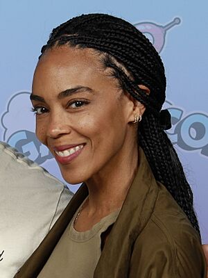 Jazmyn Simon Photo Op GalaxyCon San Jose 2024.jpg