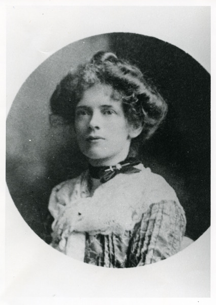 Jeannie Gunn in 1902