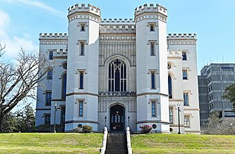 Old Louisiana state capitol, west side.jpg