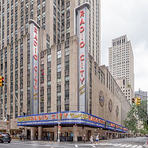 Radio City Music Hall (51395756913).jpg