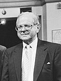 Robert Conquest (cropped)