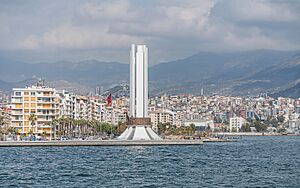 TR Izmir asv2020-02 img37 Karşıyaka monument