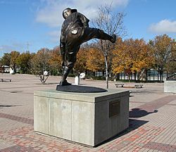Warren Spahn Turner Field Statue
